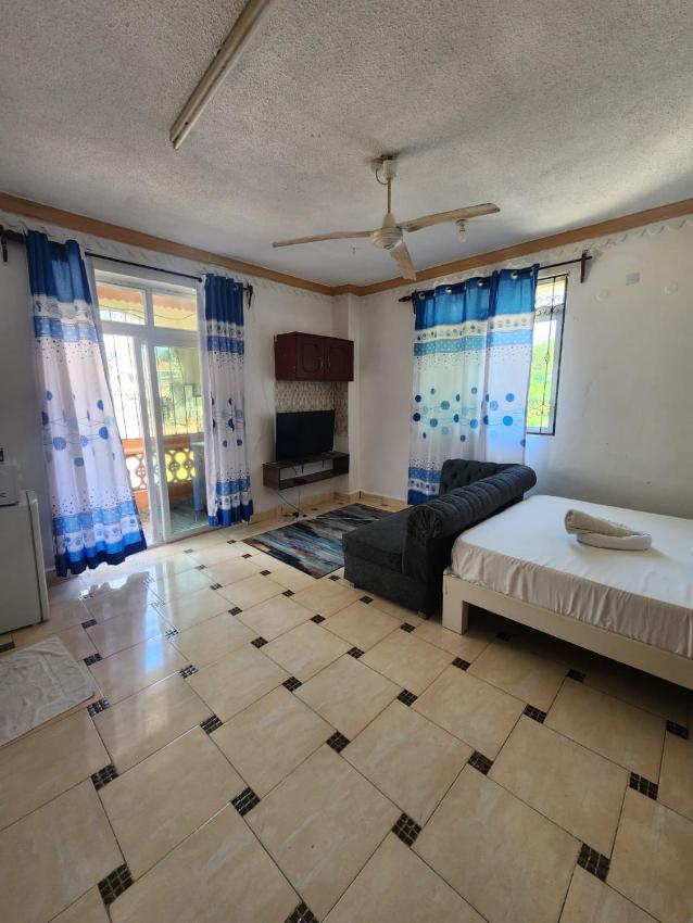 Nyali links road Bustani