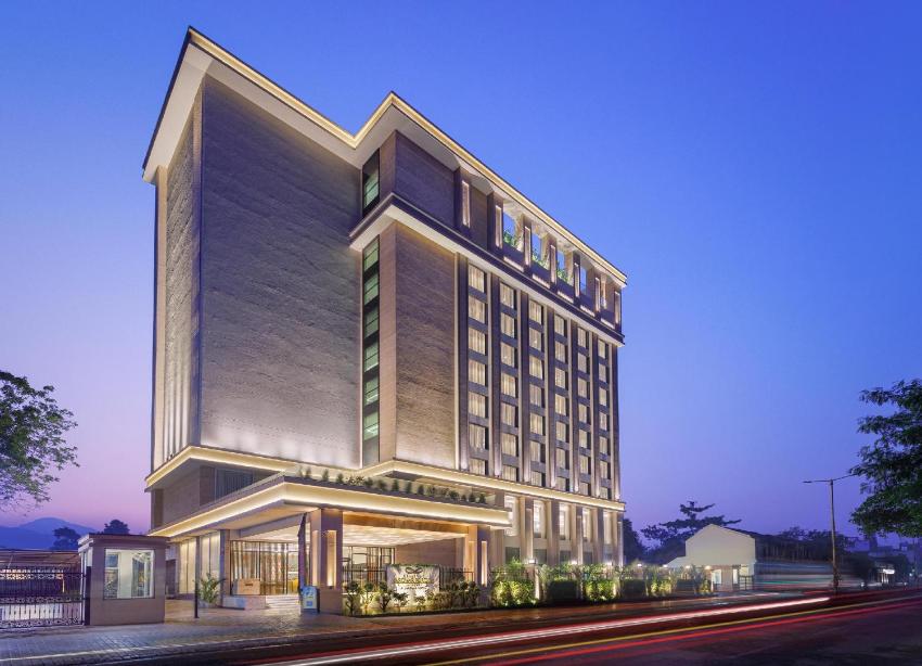 Bellevue Sarovar Portico