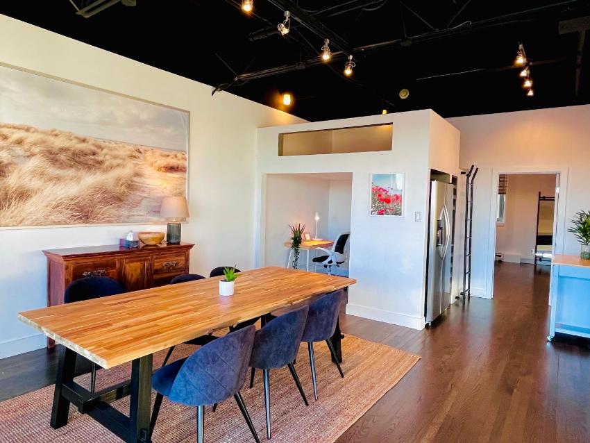 Sunny Penthouse on 17th Ave, Sleeps 6, Downtown