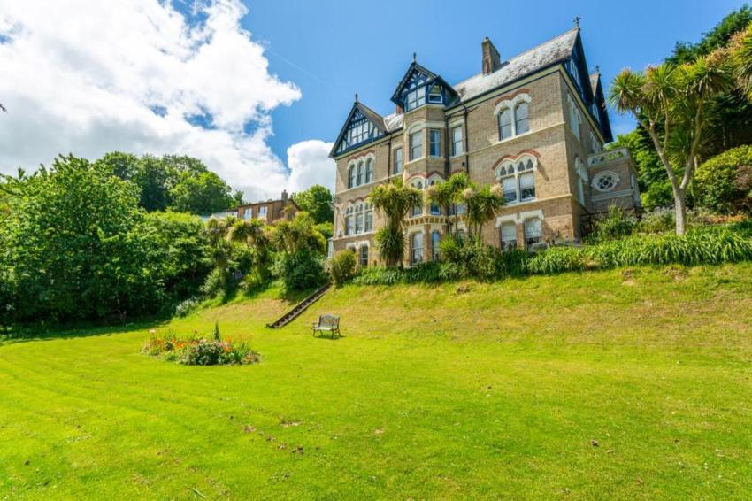 Westwell Hall Guest Accommodation, Bed & Breakfast, Luxury Rooms - Room Only Accommodation OR Self Catered Apartment