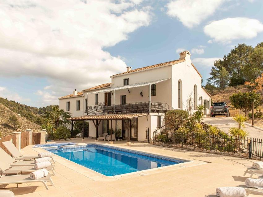 Charming villa in Finestrat with private pool