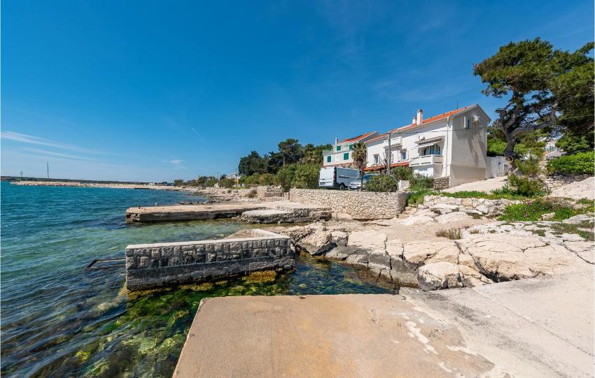 Amazing apartment in Kosljun with WiFi