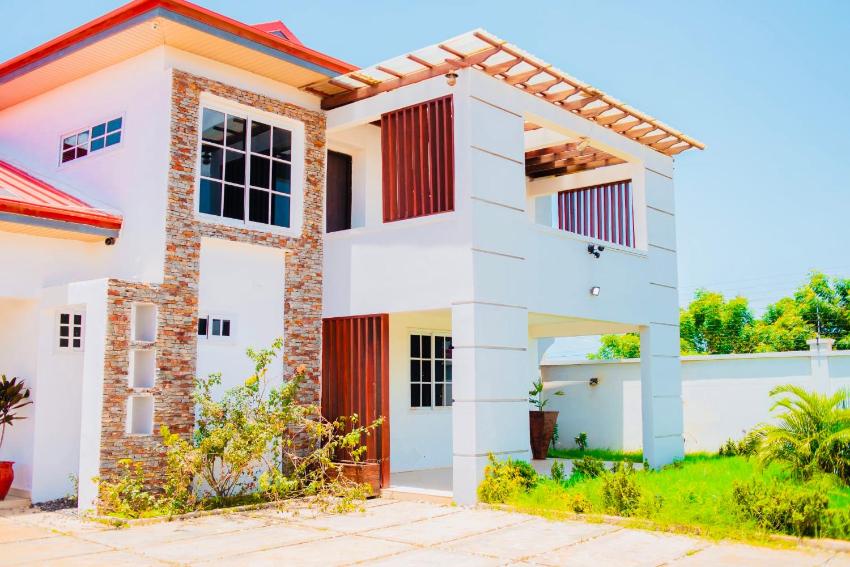 Contemporary Solar Powered 4 Bedroom House with Security Cameras