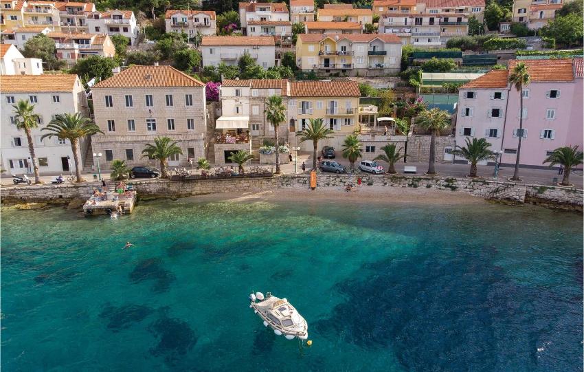 Beautiful apartment in Korcula with Jacuzzi, 3 Bedrooms and WiFi