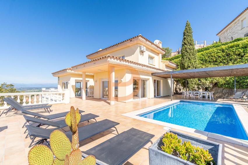 Large Villa for 10 people with Stunning Views
