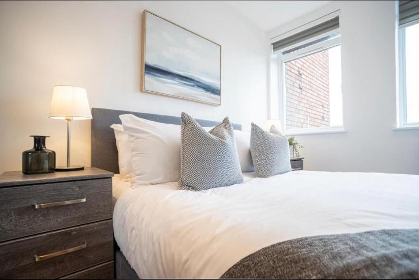 Town Centre Apartment - 2 bed, 2 bath in Slough