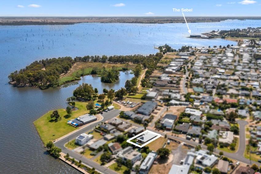 NEW - The House of Witt