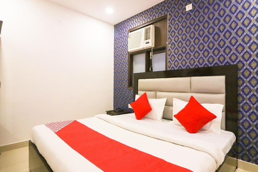 OYO 63841 White Orchid