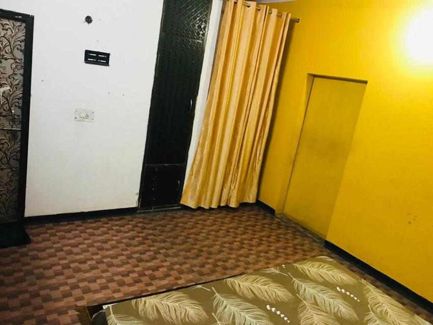 Super OYO 84421 Hotel Hometown