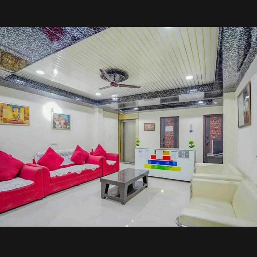 OYO Lorde Krishna Palace