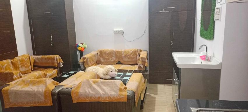 POP HOME 70396 Guptas Homestay