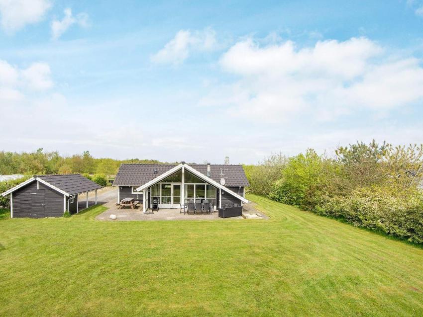 Three-Bedroom Holiday home in Hemmet 32