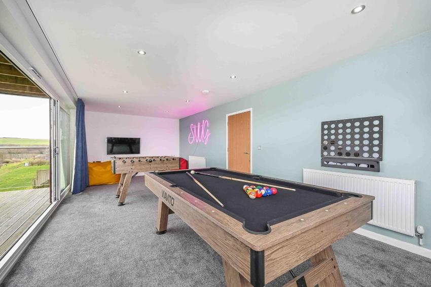 Snug Games Room Hot Tub House