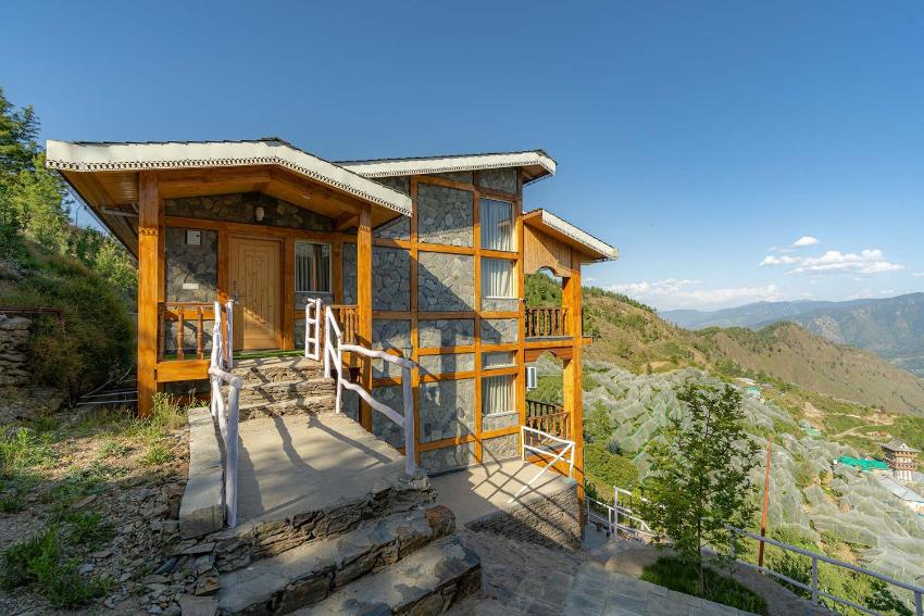 StayVista at Sarog Cottage with Comp Breakfast and scenic view