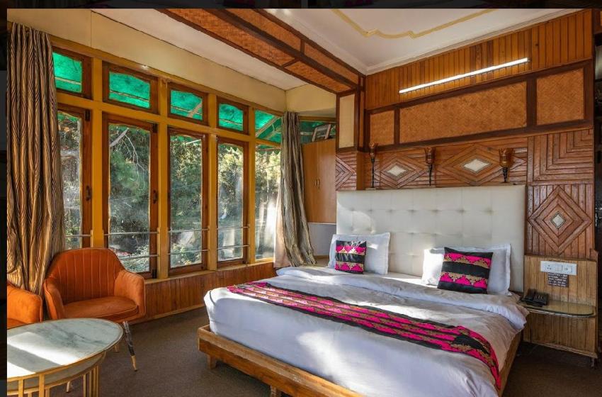 Hotel Robinsson Palace Near Mukteshwar Temple