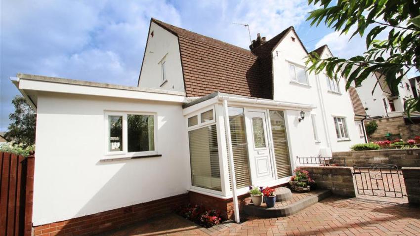 Higher Lane, Langland