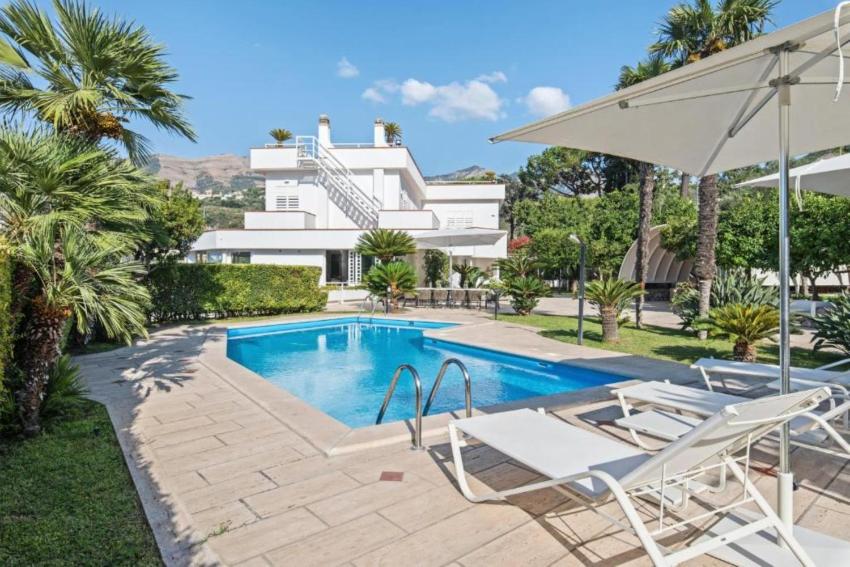 Amore Rentals - Villa Romeo