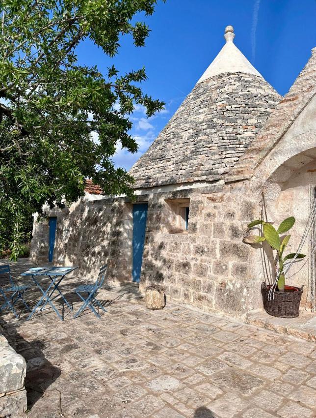 TRULLI ALLA CONTRORA