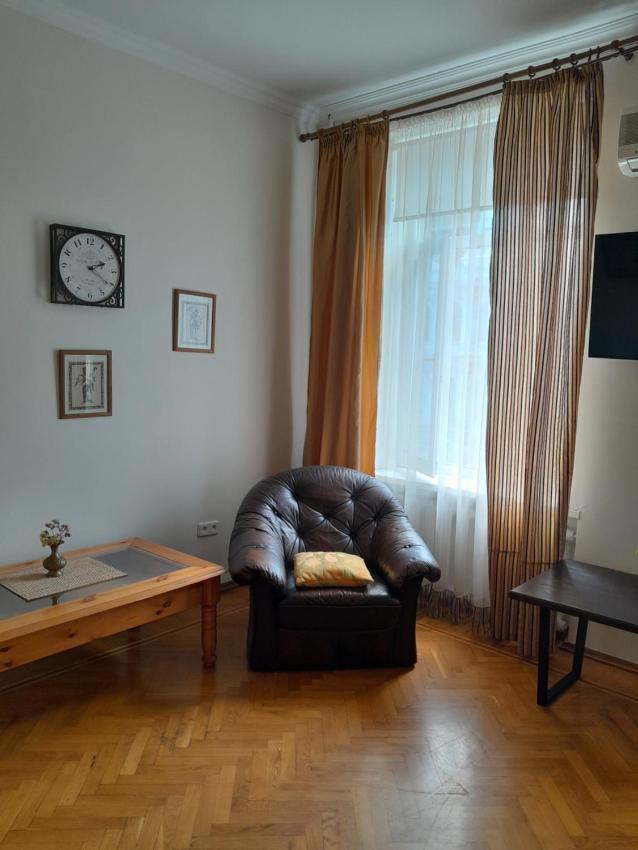 Apartment on Hretska 26/28