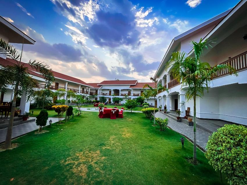 Hotel Earth Light Sauraha