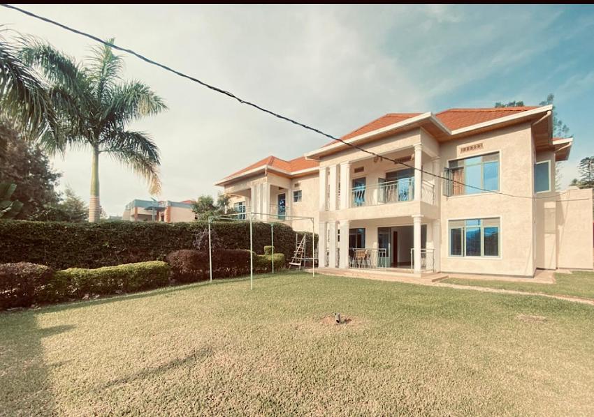 Entire 4 bedrooms comfy house in kimihurura