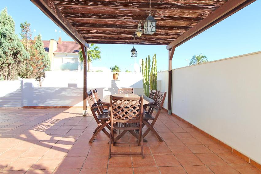 Global Properties, Adosado con vistas al mar en playa de Corinto