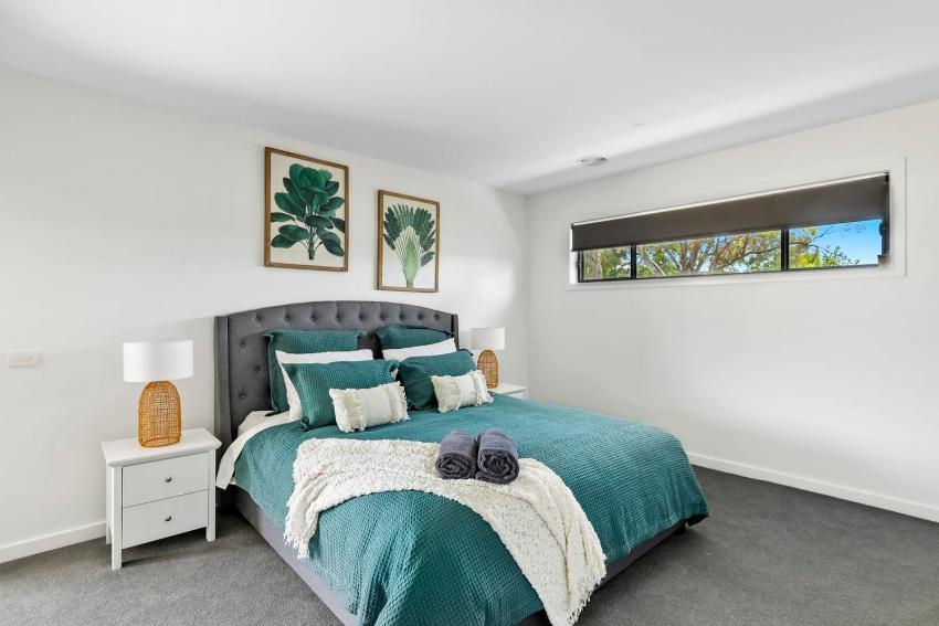 NEW - Lake Breeze in Rosella Place