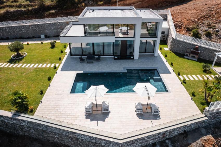 Panoramic Lake View Luxury Villa