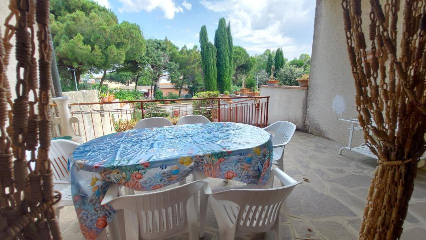 VILLETTA CON TERRAZZA E GIARDINO