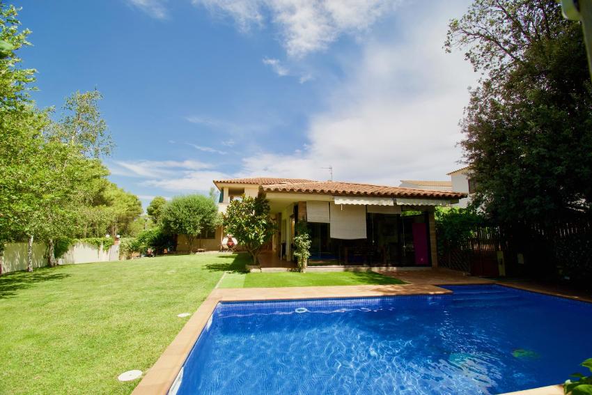 Magnificent Villa with private pool 5 minutes from the beach