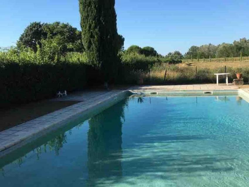 Family Apartment in a castle with pool in Petite Camargue