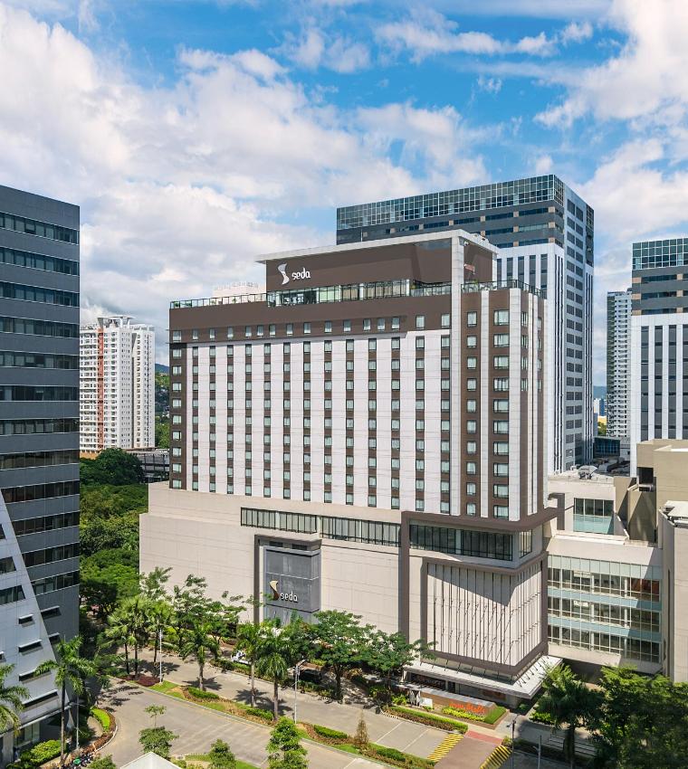 Seda Central Bloc Cebu - Multiple Use Hotel