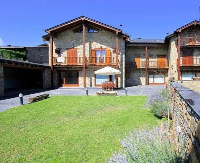 Casa de piedra madera en Bellver de Cerdanya