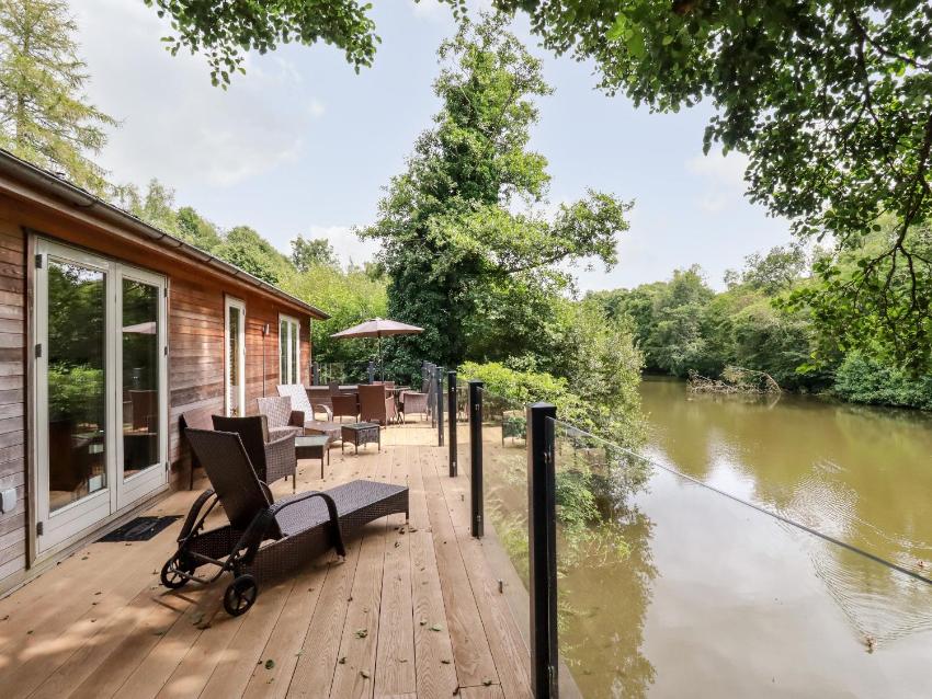 6 Water's Edge, Looe