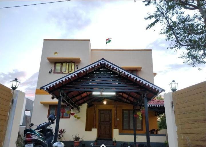 Shambhavi-On the way 2 isha-Adiyogi/Maruthamalai/city