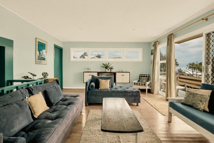 SPARKLING WATERS, UNIT 1