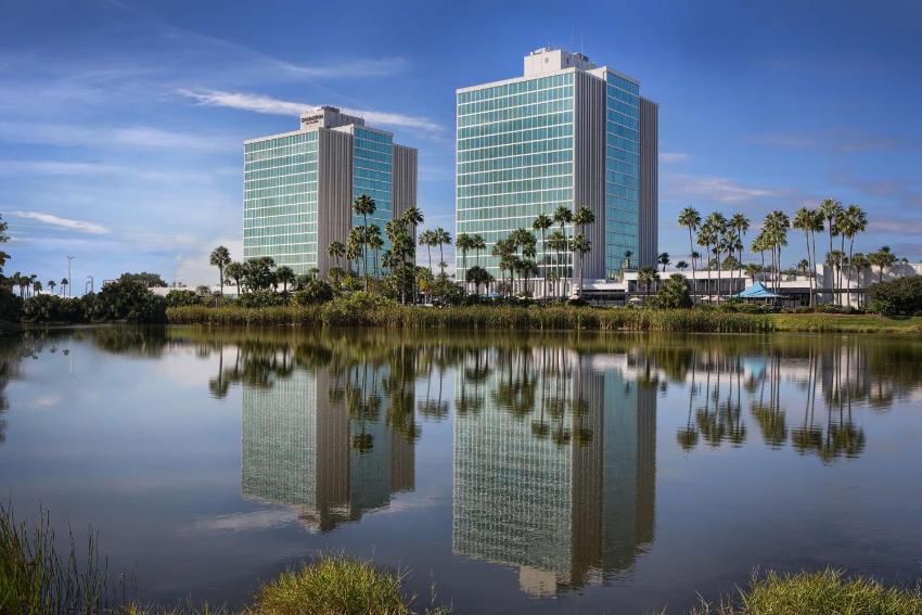DoubleTree by Hilton at the Entrance to Universal Orlando