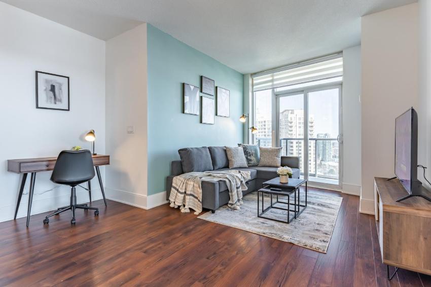 Executive 2 Bedroom Condo Close to Square ONE