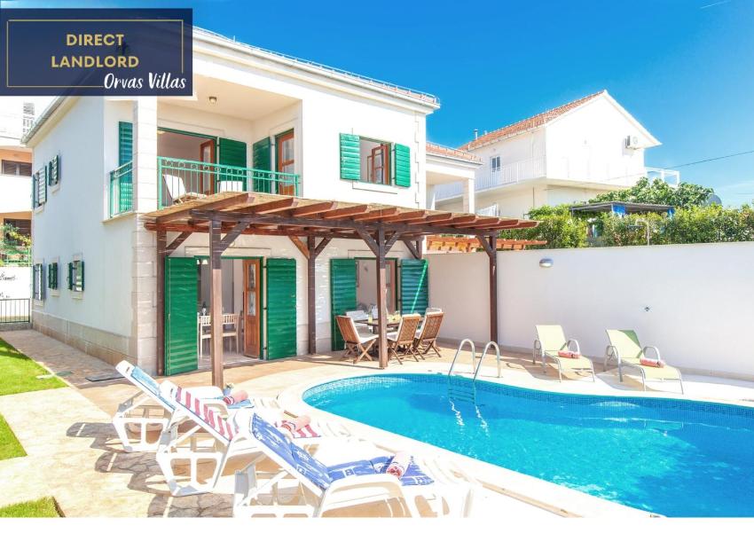 Villa Cvita 80 m from the sea, free breakfast