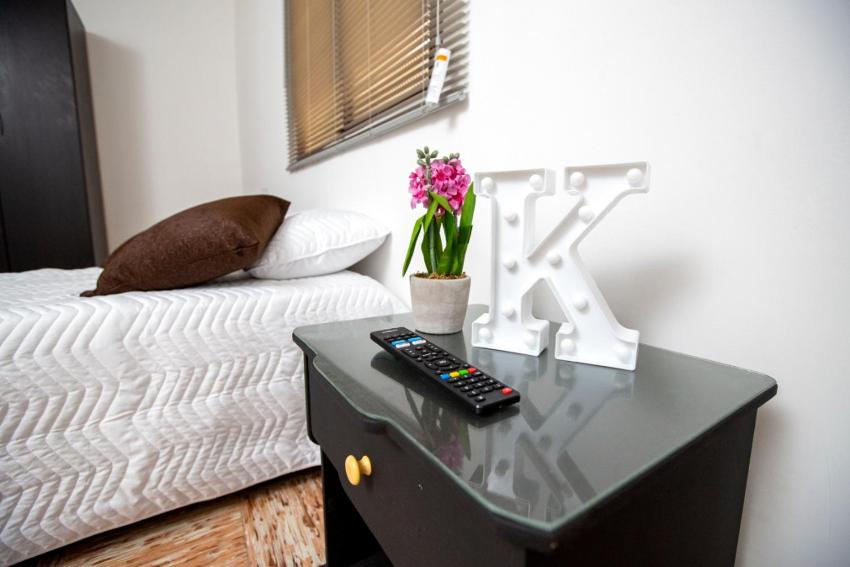 KOMODO ALOJAMIENTO - Central con acceso GRATIS a cocina, comedor, zona de ropas, sala y parking de motos