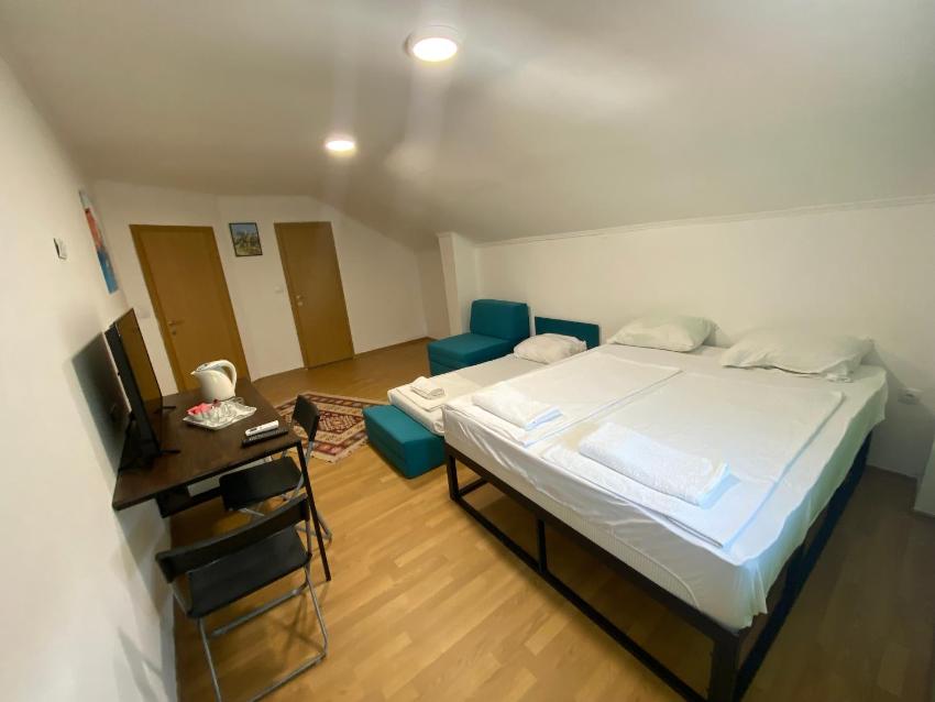 Apple Studios & Rooms