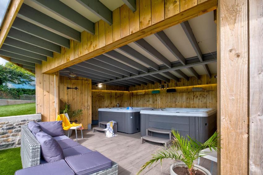 Howgills House - Sole use with 2 Hot Tubs in Yorkshire countryside location