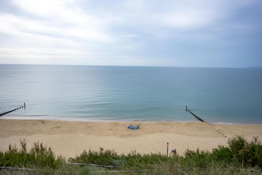 Stunning two bedroom seaside apartment