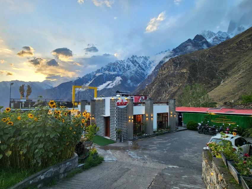 HARD ROCK HUNZA