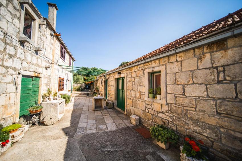 Holiday house in Zrnovo with terrace, air conditioning, WiFi 3709-2