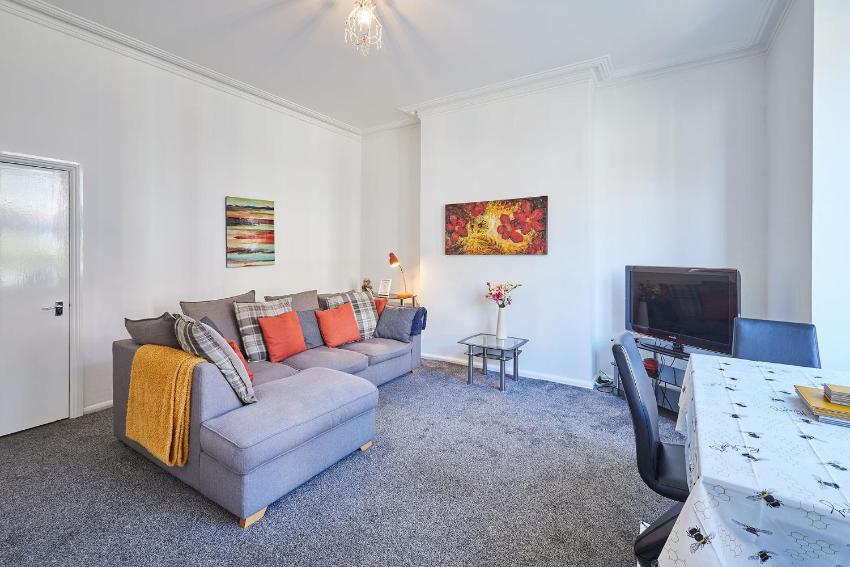 Host & Stay - Diamond Three