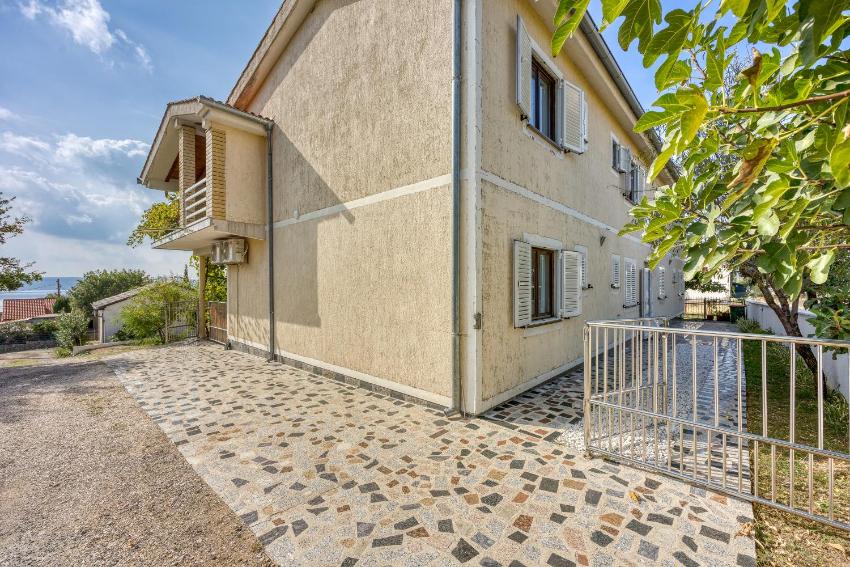 Silver Green Cherry Orange Blue Apartments - Happy Rentals