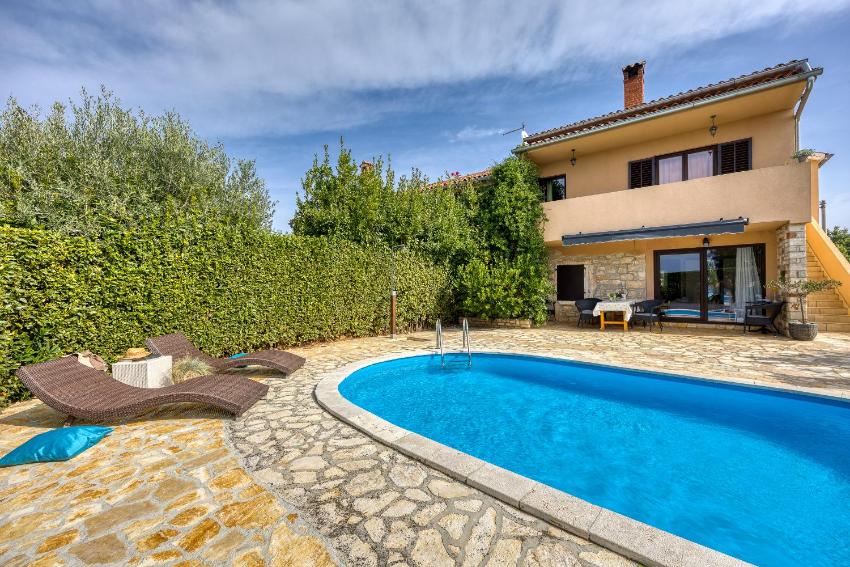 Holiday house Marinela with Private Pool and Fenced Garden