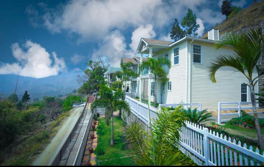 Le Reve Valley - Canadian cottage 3