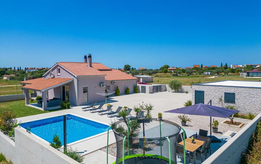 Holiday home Ana 2162